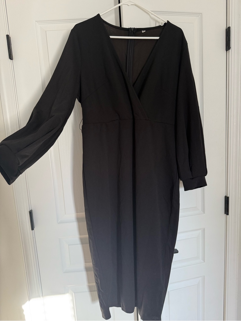 Women's Black V-Neck Long Sleeve Dress